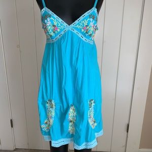 Women’s *vintage* size M embroidered dres
